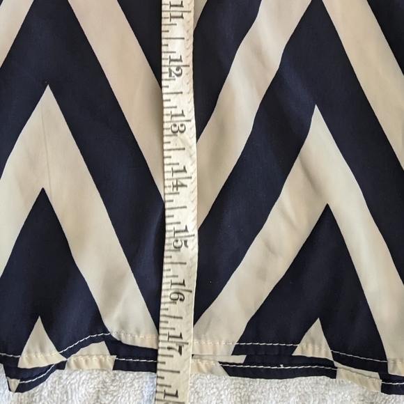 Francesca’s Bubble Chevron Pattern Medium, A Line, Blue and White NWT - Picture 4 of 10